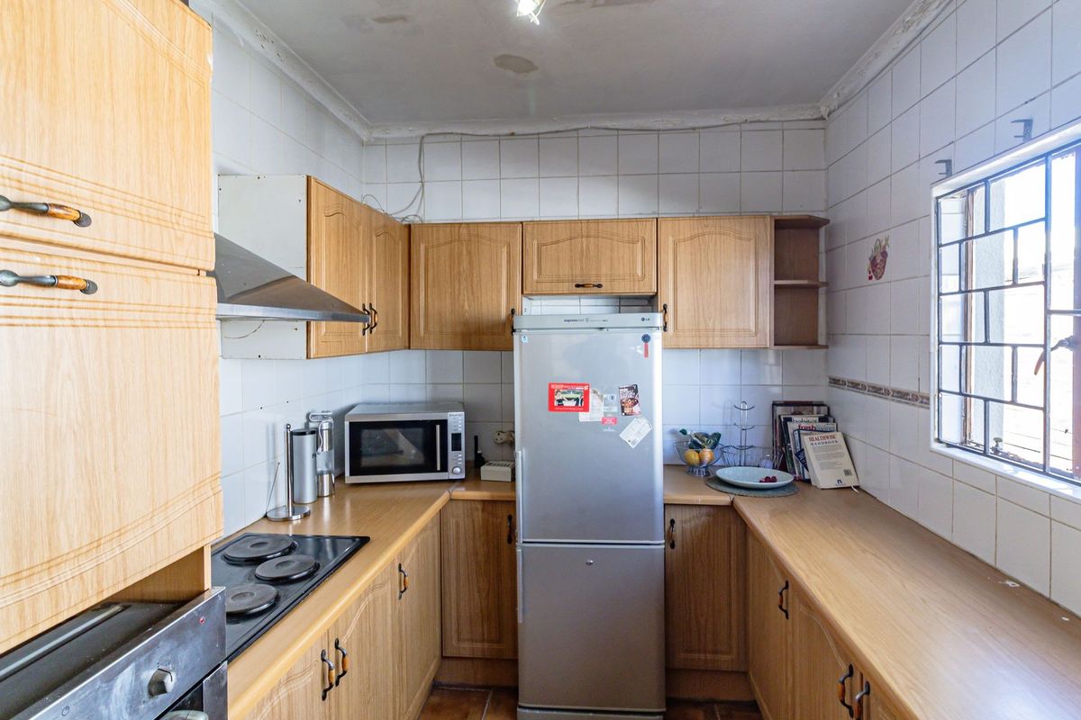 Charming Family Home  - Photo 5