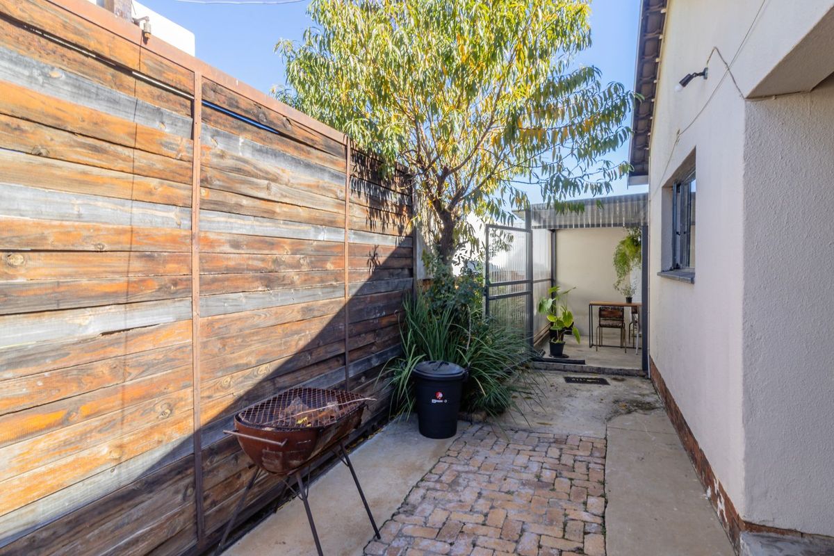 Charming Family Home  - Photo 2