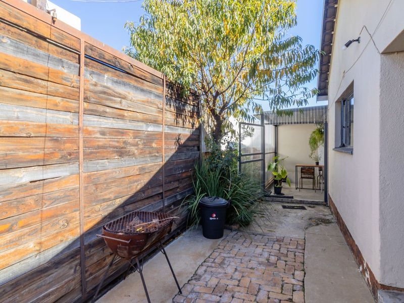 Charming Family Home  - Photo 2