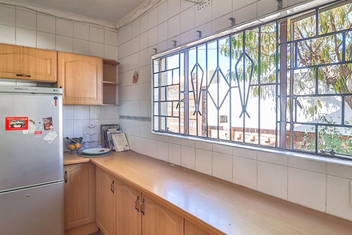Charming Family Home  - Photo 4