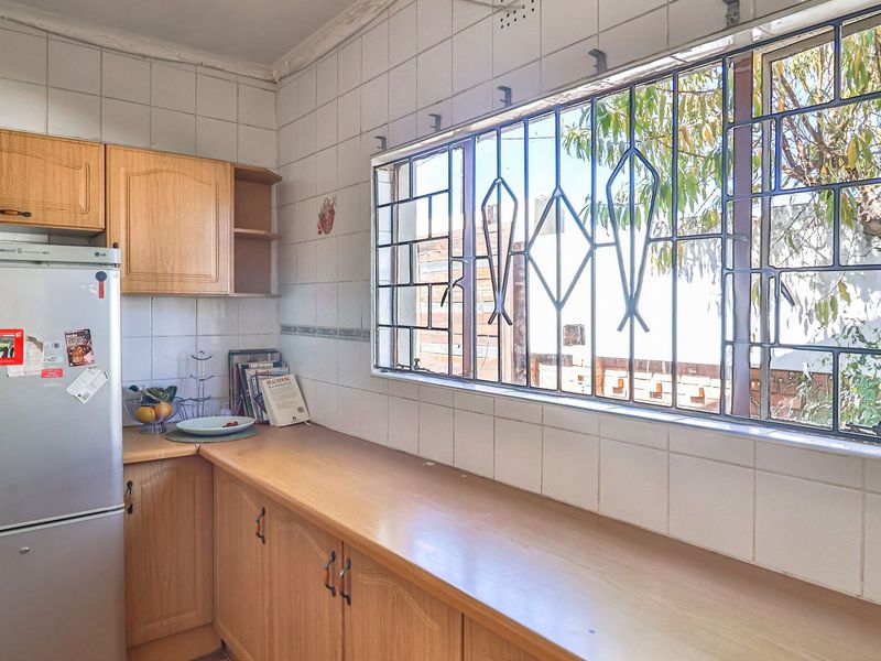 Charming Family Home  - Photo 4