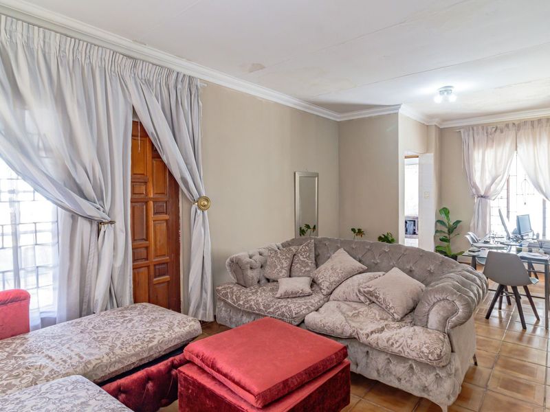 Charming Family Home  - Photo 10