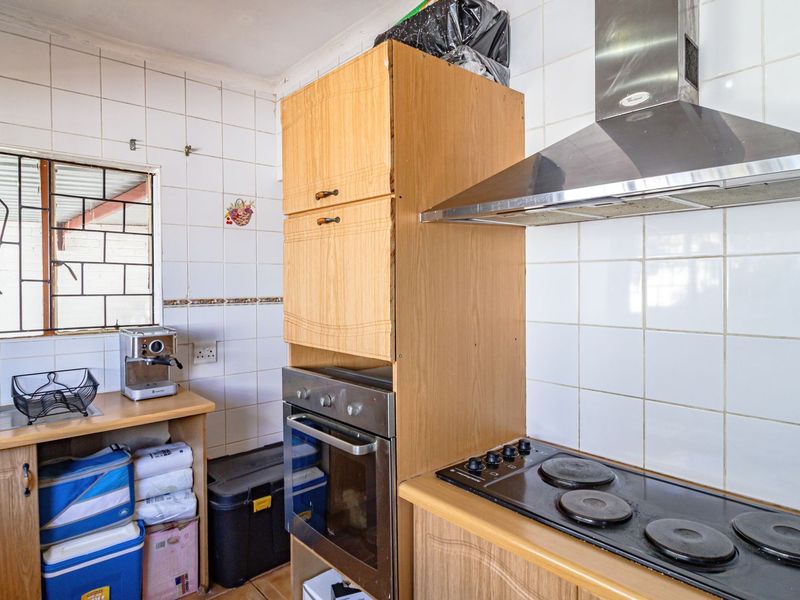 Charming Family Home  - Photo 7