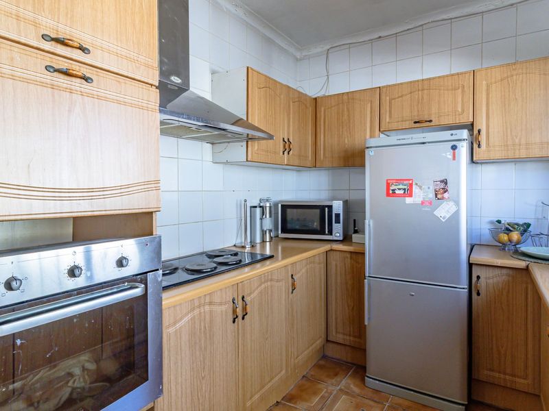 Charming Family Home  - Photo 6