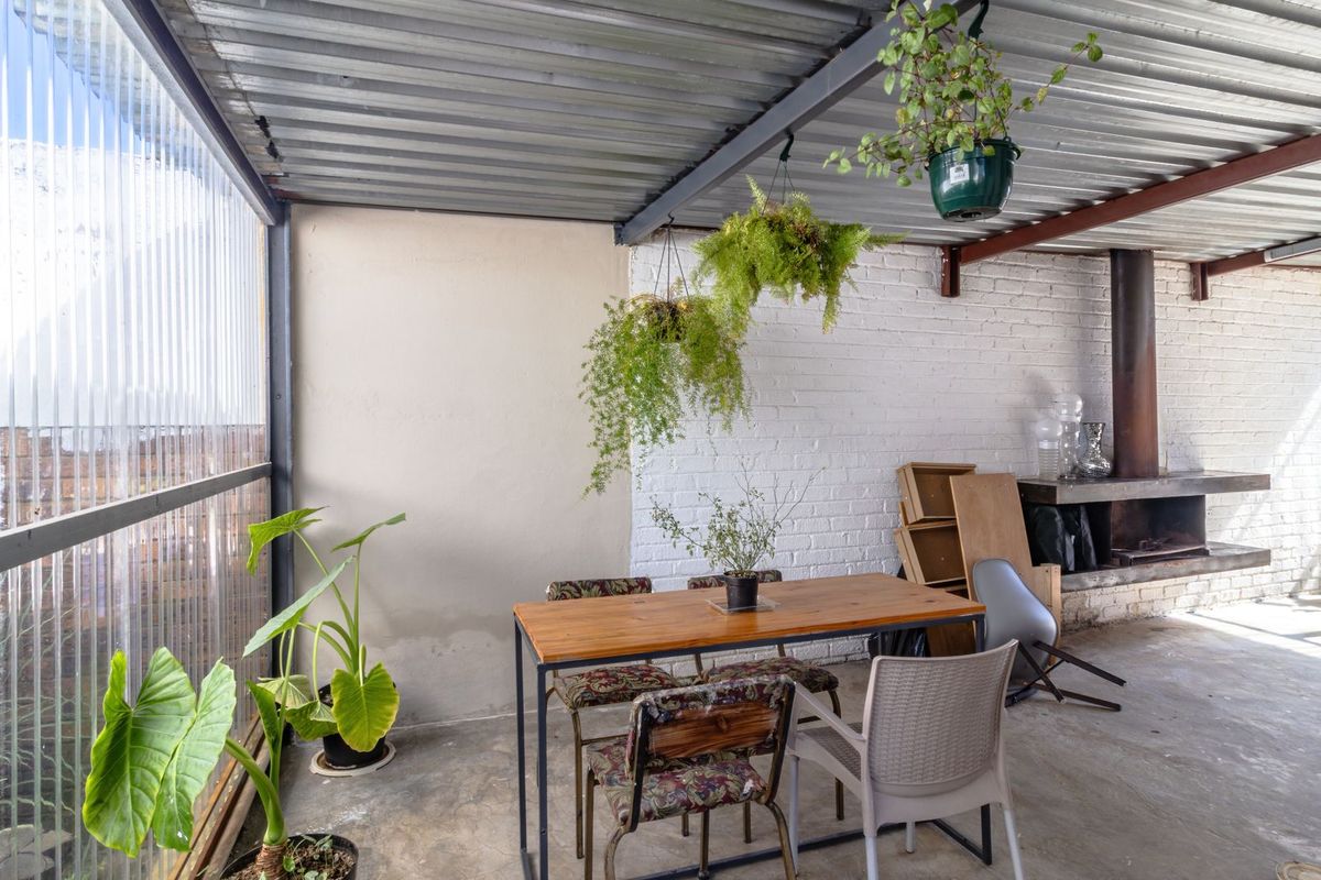 Charming Family Home  - Photo 3