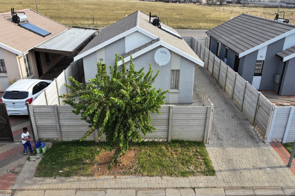 Sunny Open Plan Home in Sky City with Fibre - Photo 4
