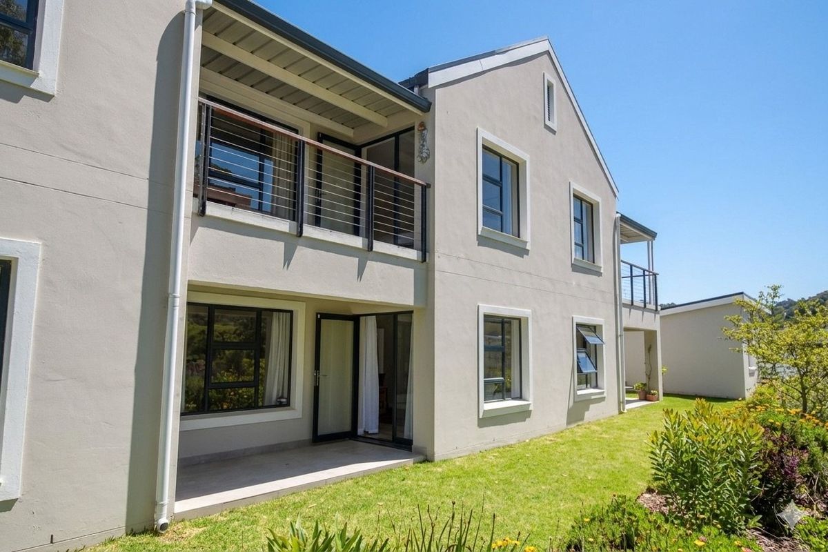 Sunny and Modern 2 Bedroom Ground-floor Apartment - Photo 2