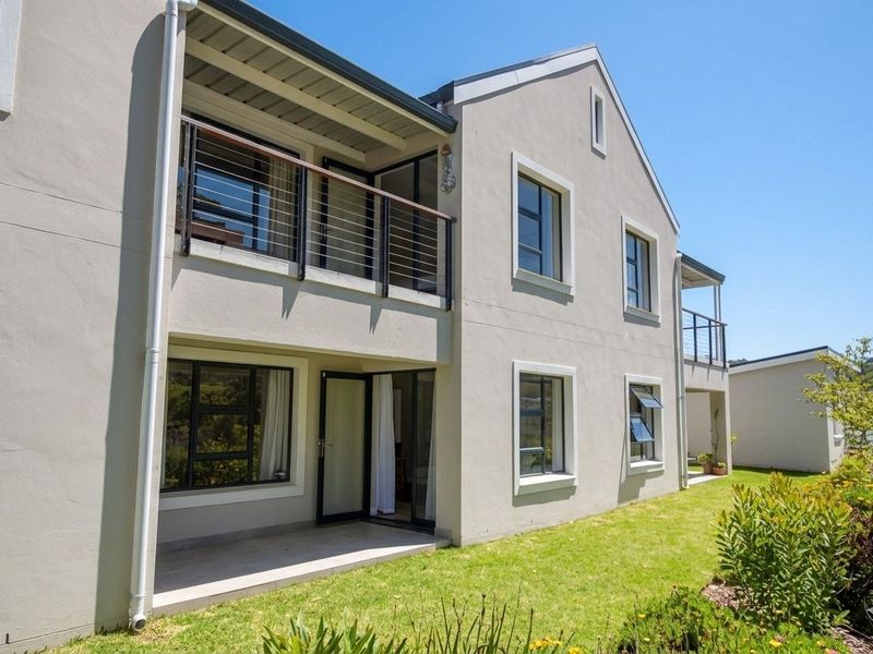 Sunny and Modern 2 Bedroom Ground-floor Apartment - Photo 2