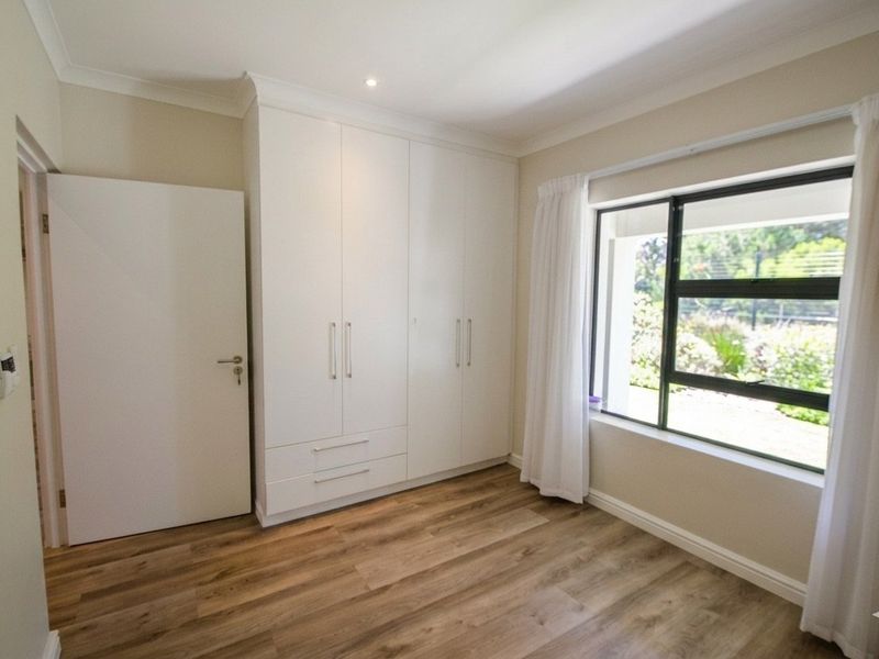 Sunny and Modern 2 Bedroom Ground-floor Apartment - Photo 9