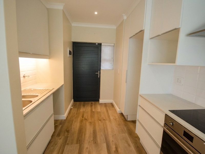 Sunny and Modern 2 Bedroom Ground-floor Apartment - Photo 6