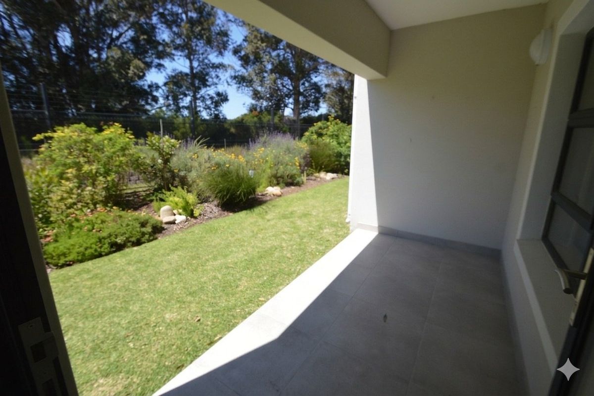 Sunny and Modern 2 Bedroom Ground-floor Apartment - Photo 4