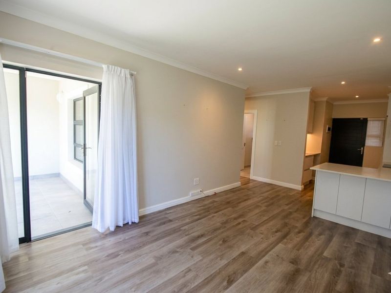 Sunny and Modern 2 Bedroom Ground-floor Apartment - Photo 8
