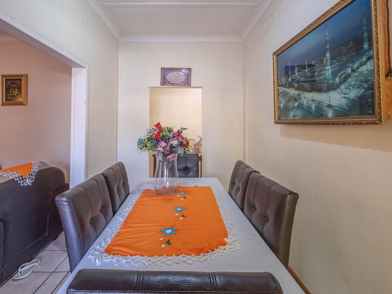 3 Bed House with 2 Income-Generating Cottages  - Photo 7