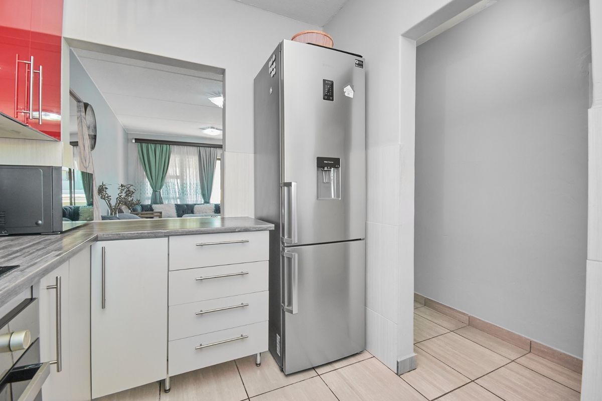 2 Bedroom 1 Bathroom for rental - Photo 2