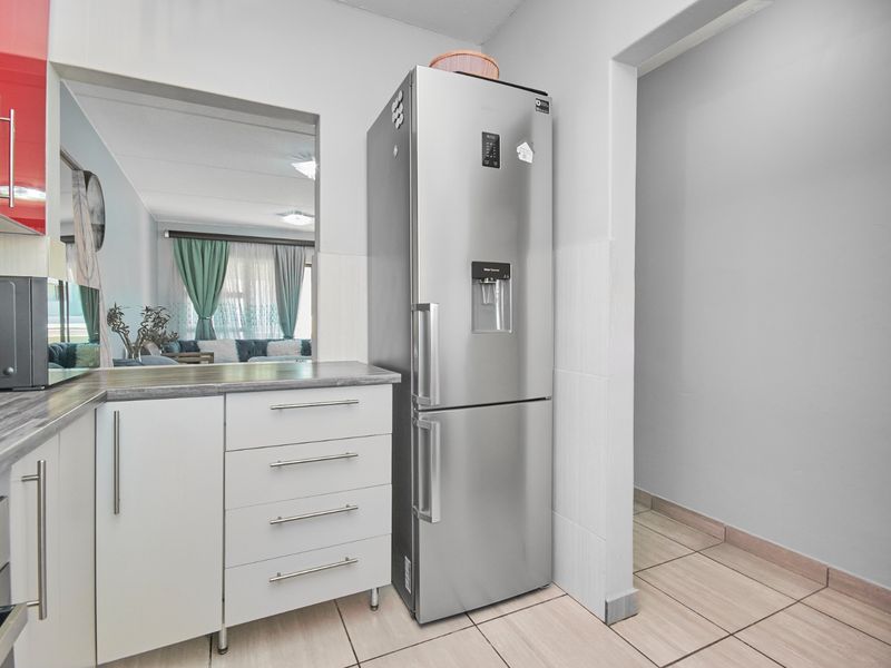 2 Bedroom 1 Bathroom for rental - Photo 2