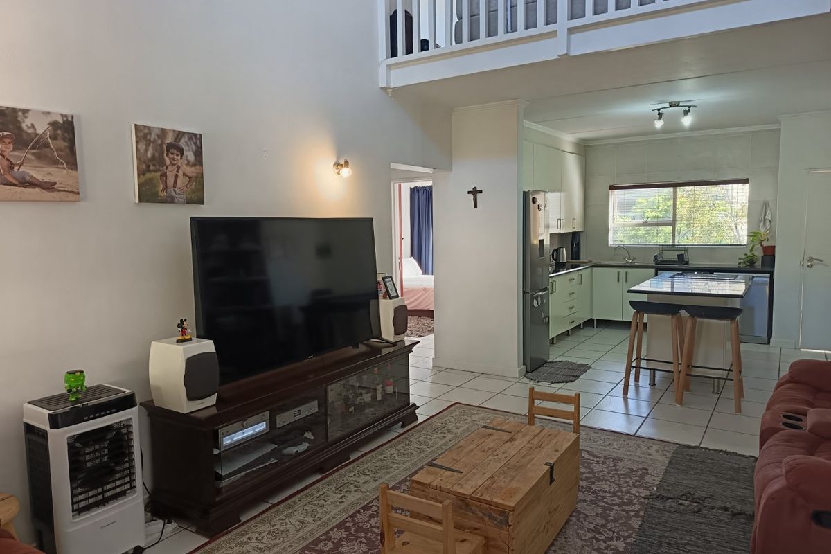 Top-Floor Townhouse with Loft, Dual Balconies & Future 3rd Bedroom Potential! - Photo 5