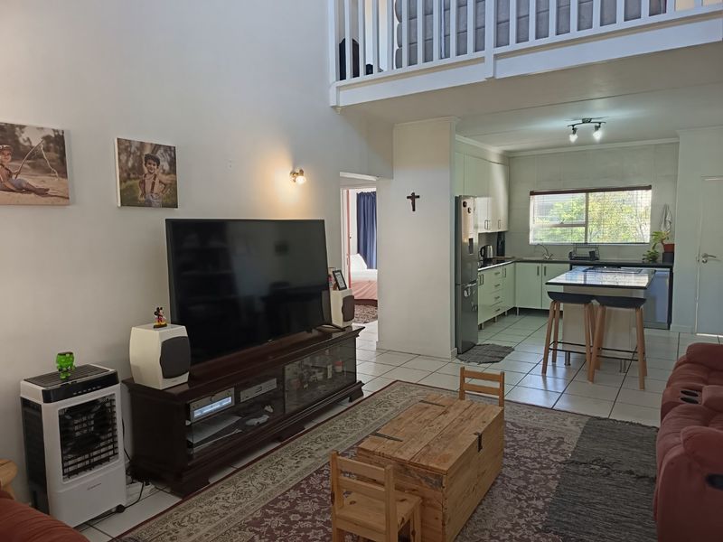 Top-Floor Townhouse with Loft, Dual Balconies & Future 3rd Bedroom Potential! - Photo 5