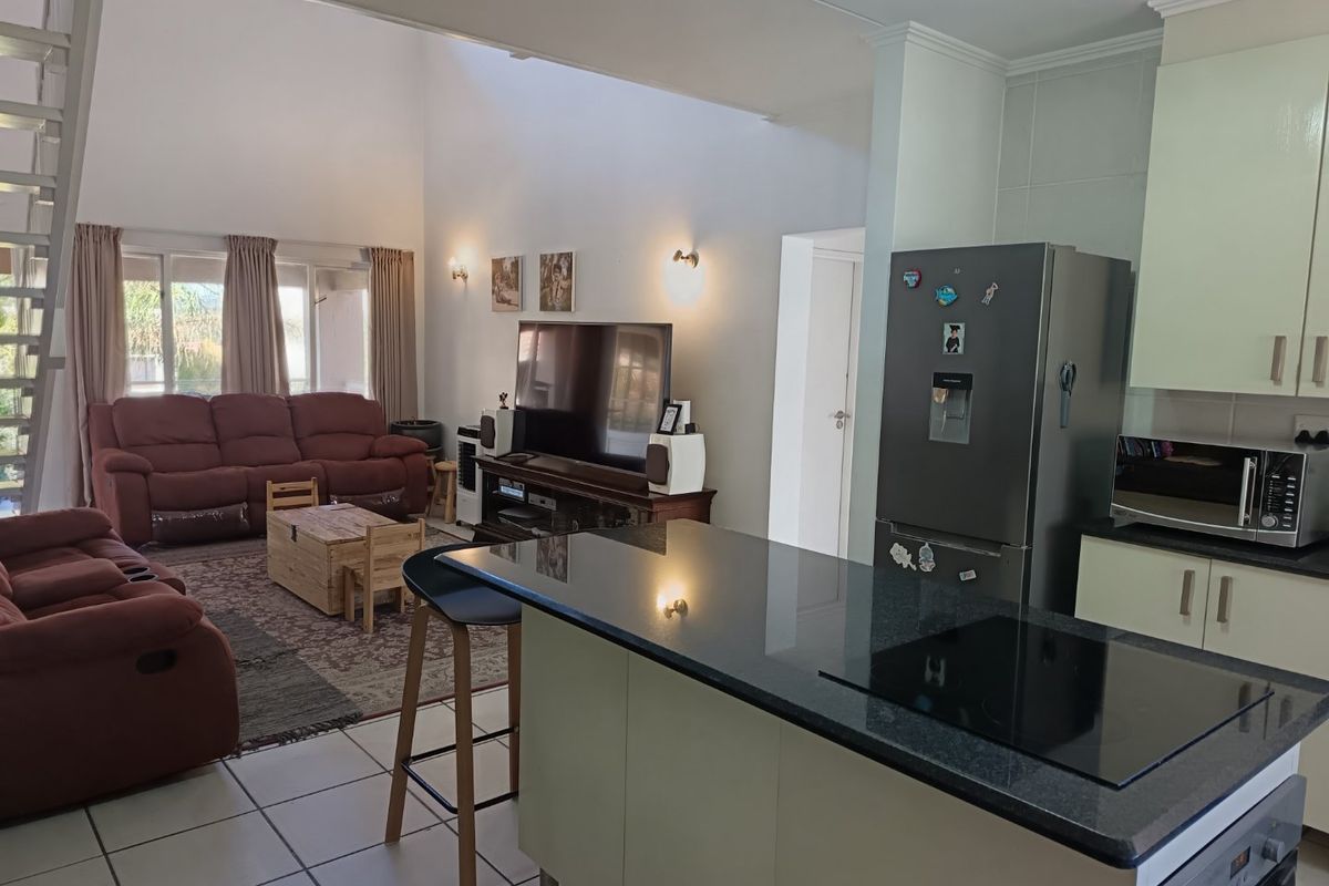 Top-Floor Townhouse with Loft, Dual Balconies & Future 3rd Bedroom Potential! - Photo 2