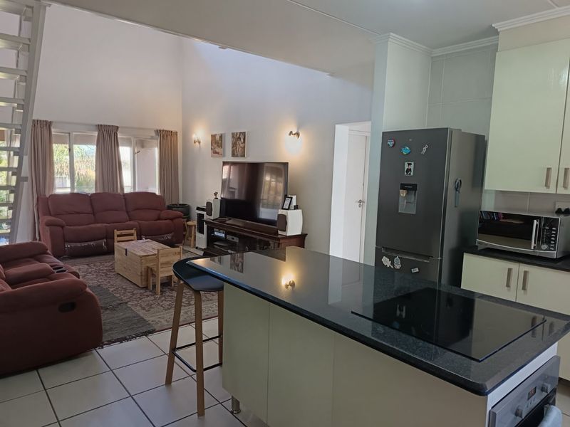 Top-Floor Townhouse with Loft, Dual Balconies & Future 3rd Bedroom Potential! - Photo 2