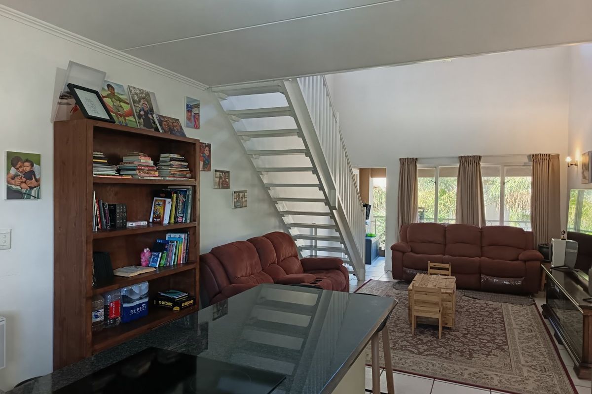 Top-Floor Townhouse with Loft, Dual Balconies & Future 3rd Bedroom Potential! - Photo 4