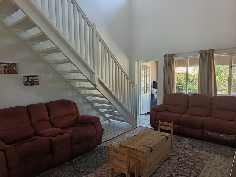 Top-Floor Townhouse with Loft, Dual Balconies & Future 3rd Bedroom Potential! - Photo 6