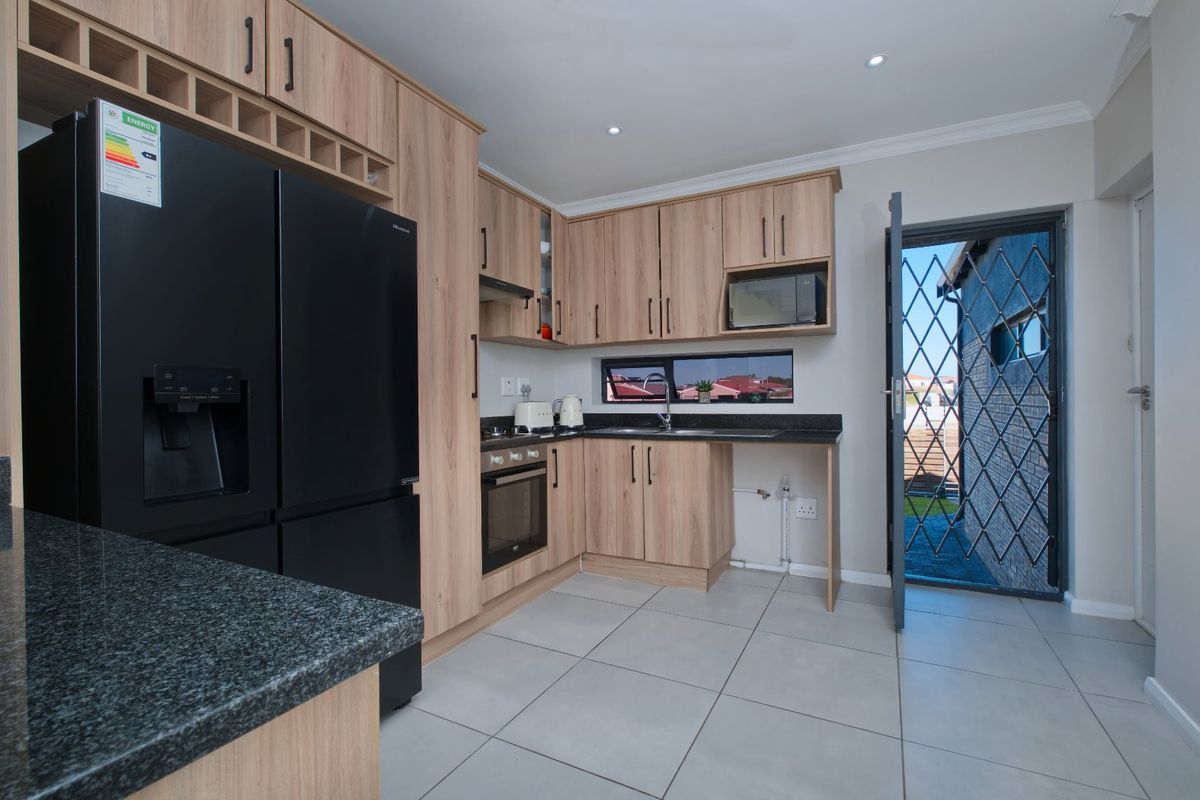 3 bedroom house for sale in Fairview - Photo 5