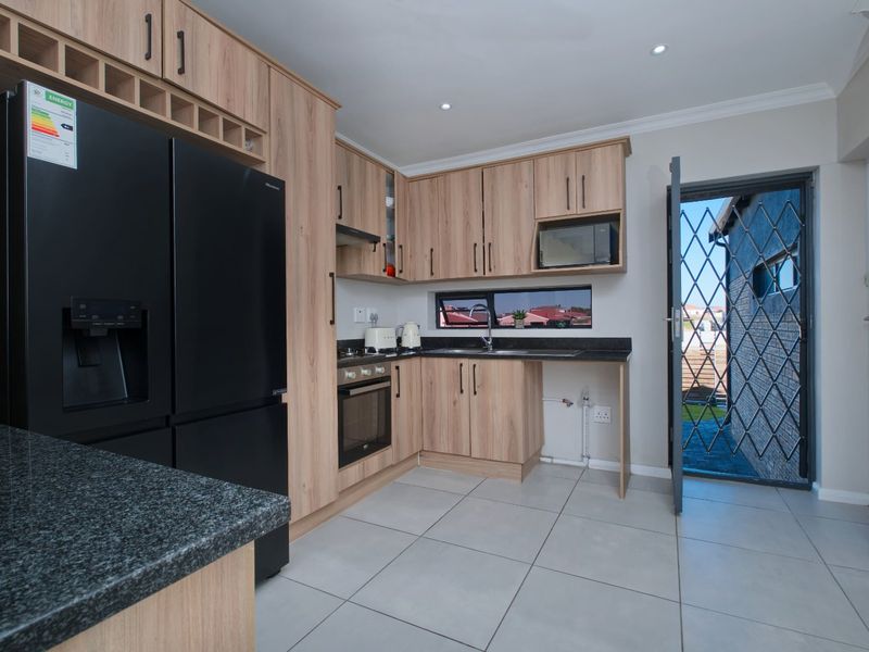3 bedroom house for sale in Fairview - Photo 5