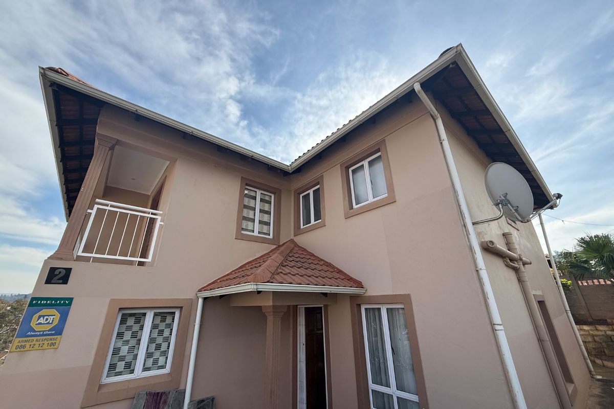 Turnkey Perfection in the Heart of Raisethorpe..make this Beautiful home Your Own.. - Photo 2