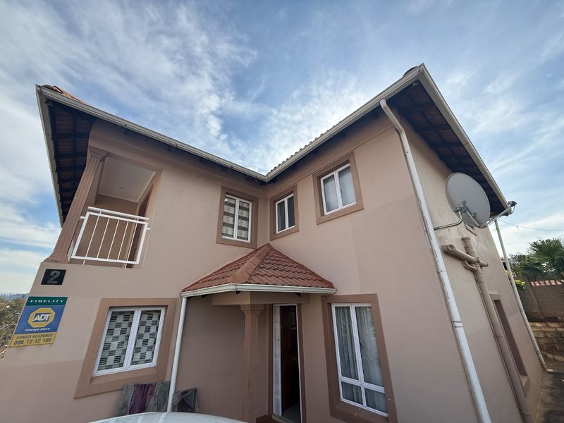 Turnkey Perfection in the Heart of Raisethorpe..make this Beautiful home Your Own.. - Photo 2