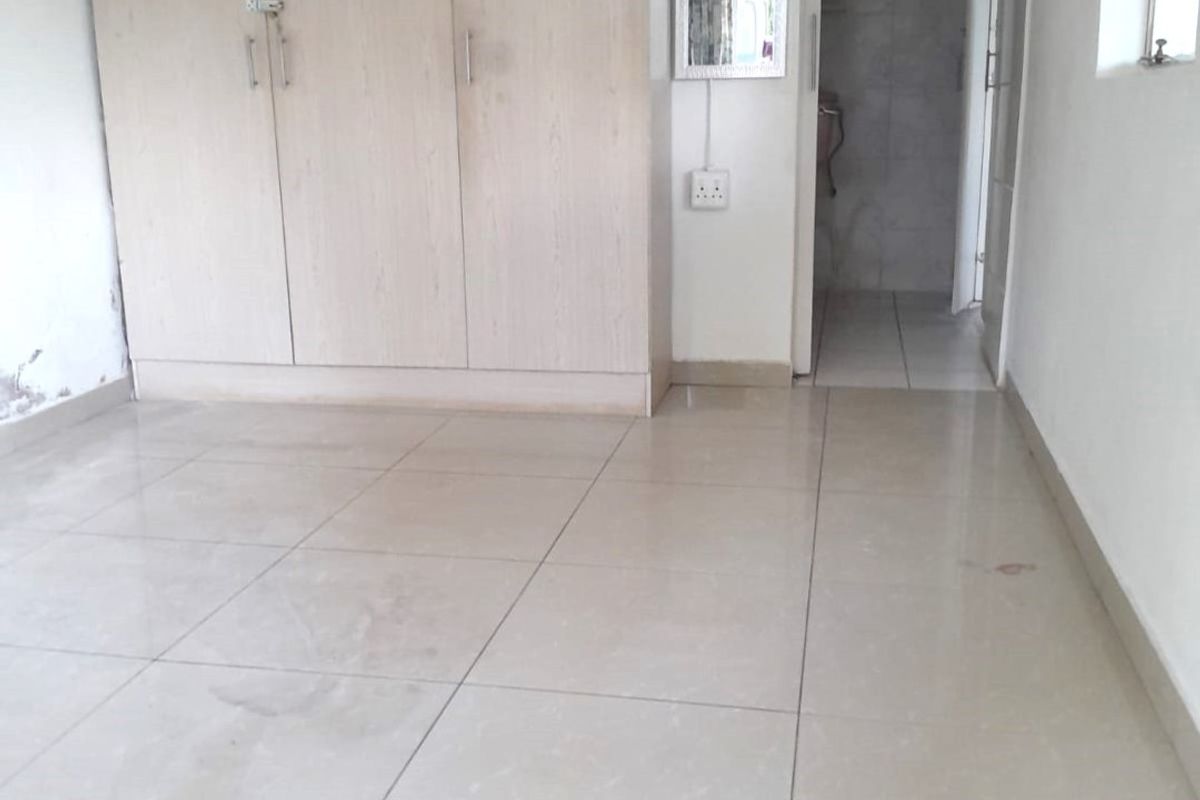 Studio Bachelor Cottage on Shared Property To Let- Marshal Road, Athlone, Pietermaritzburg - Photo 2