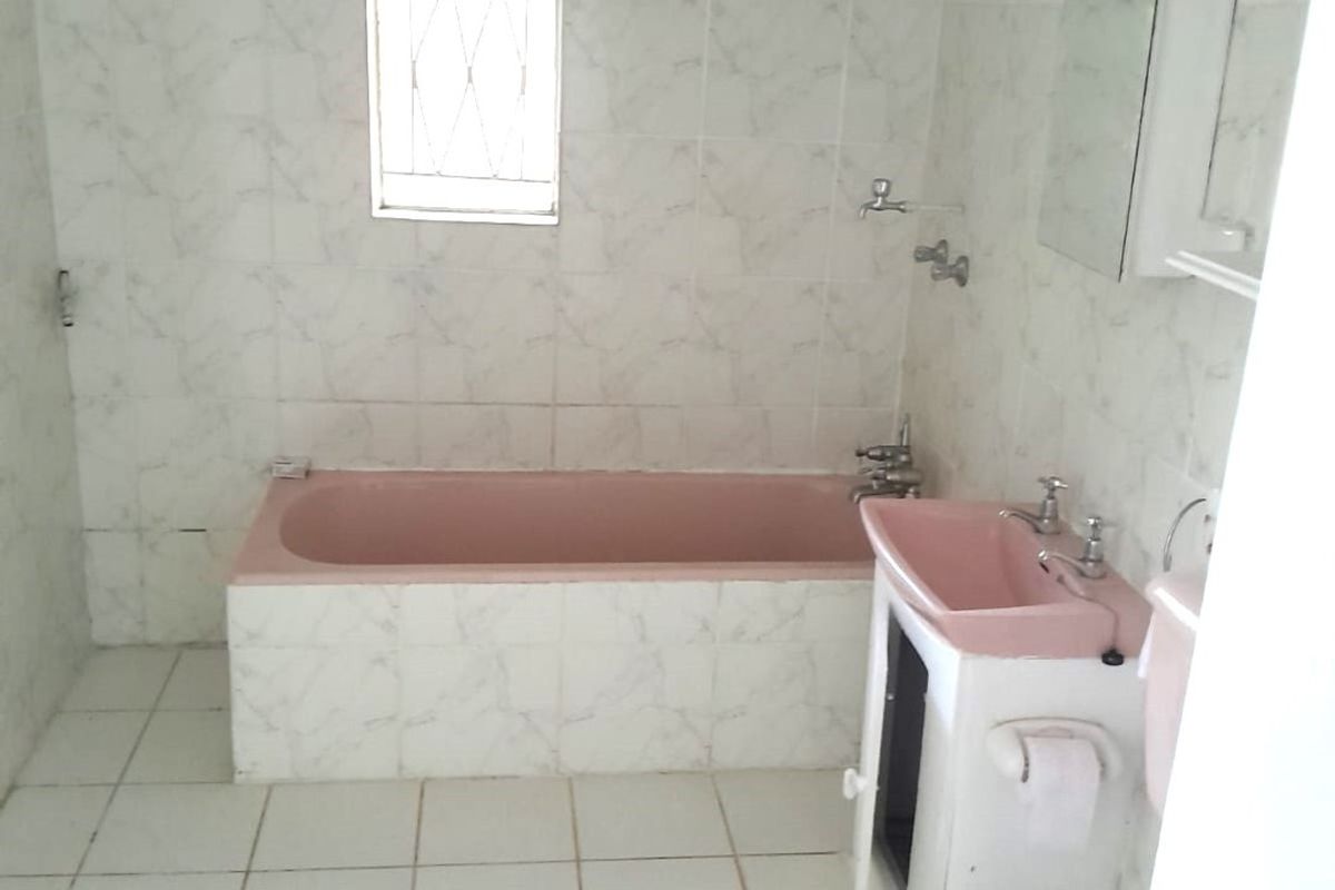 Studio Bachelor Cottage on Shared Property To Let- Marshal Road, Athlone, Pietermaritzburg - Photo 4