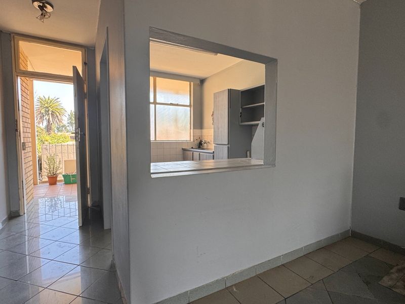 Spacious Two-Bedroom First-Floor Apartment in the heart of Three Rivers Proper - Photo 10