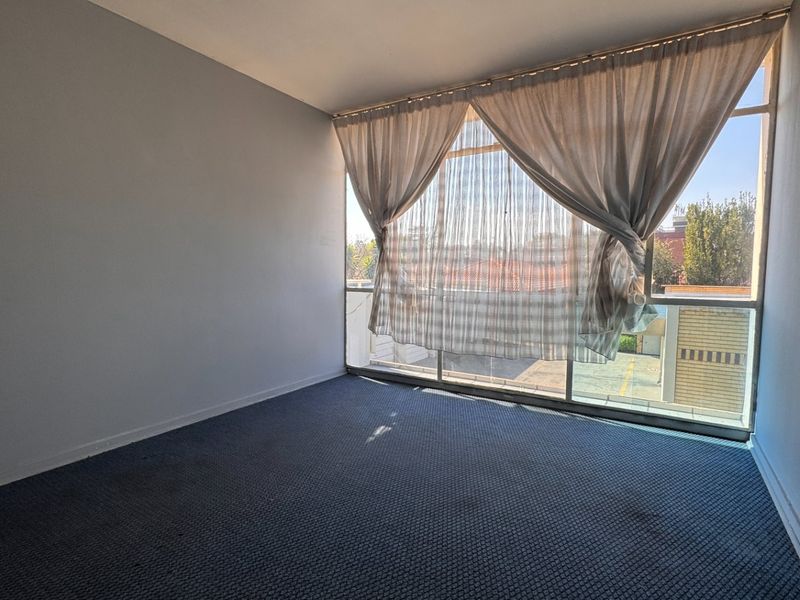 Spacious Two-Bedroom First-Floor Apartment in the heart of Three Rivers Proper - Photo 9