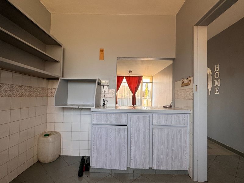Spacious Two-Bedroom First-Floor Apartment in the heart of Three Rivers Proper - Photo 8