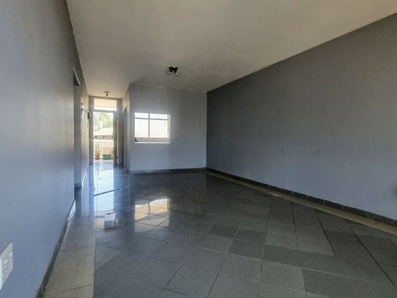 Spacious Two-Bedroom First-Floor Apartment in the heart of Three Rivers Proper - Photo 5
