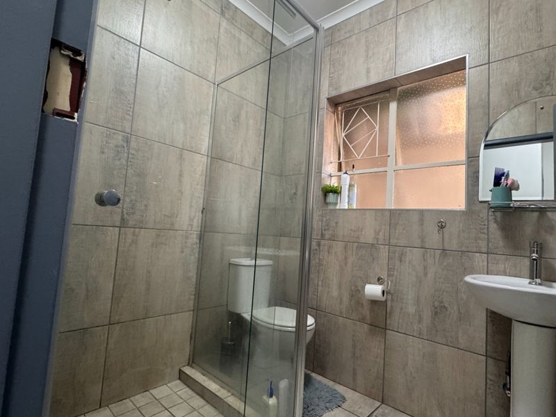 Modern, Spacious and Pet-Friendly Simplex - A Place to Call Home in Three Rivers - Photo 10
