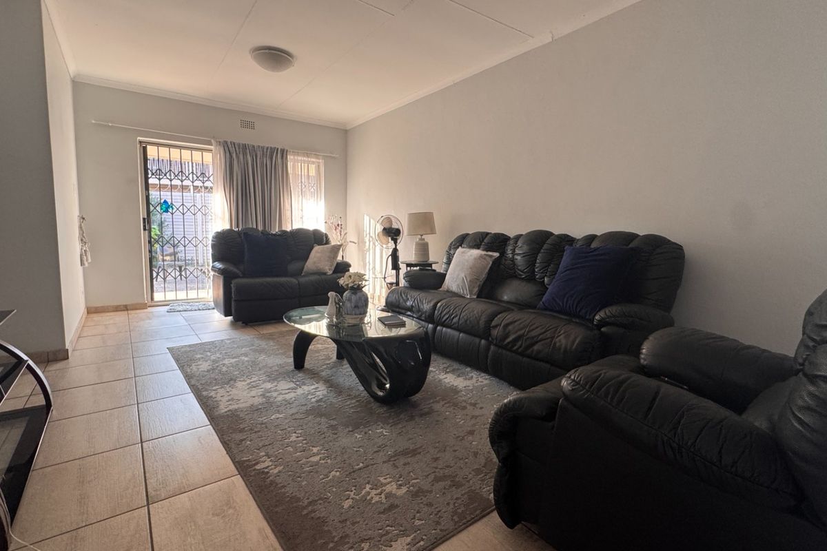 Modern, Spacious and Pet-Friendly Simplex - A Place to Call Home in Three Rivers - Photo 4