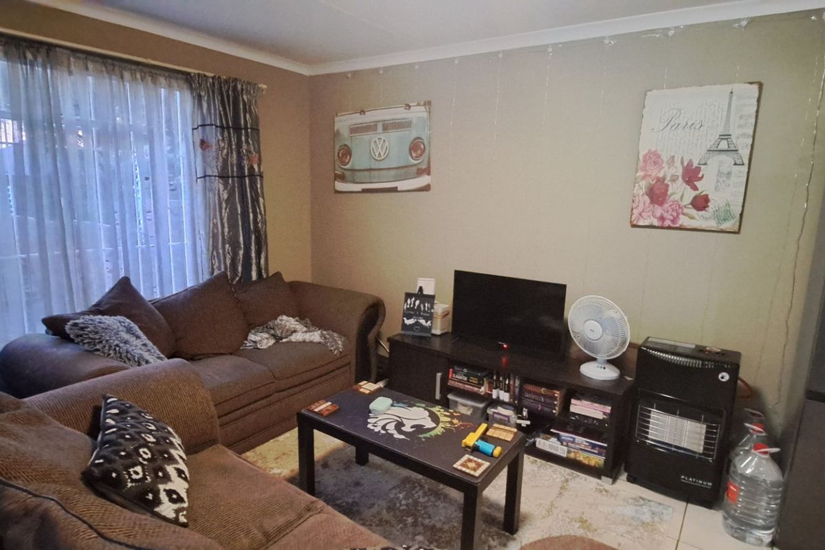 Charming one Bedroom Cottage in the Heart of Edenvale - Photo 3