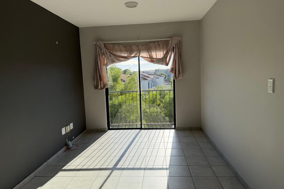 MOVE-IN READY GEM ON THE 2ND FLOOR – YOUR NEW HOME AWAITS!  - Photo 4
