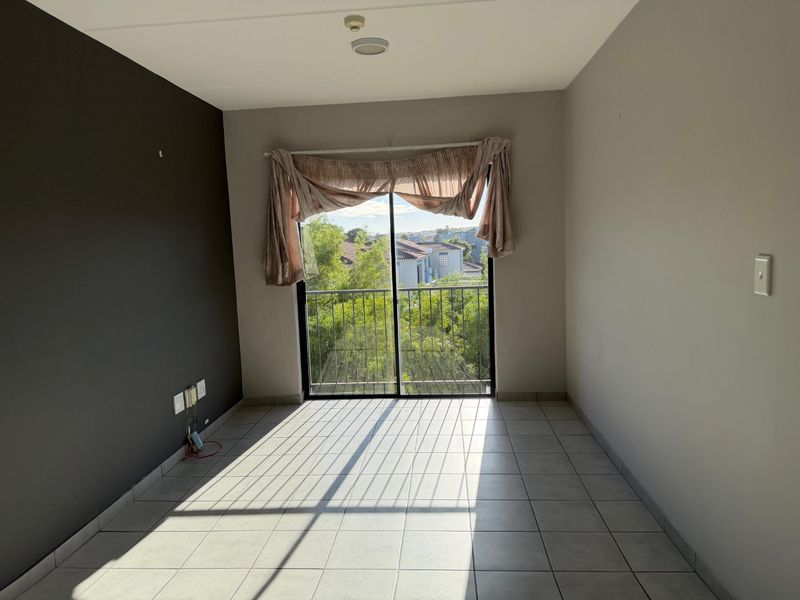 MOVE-IN READY GEM ON THE 2ND FLOOR – YOUR NEW HOME AWAITS!  - Photo 4