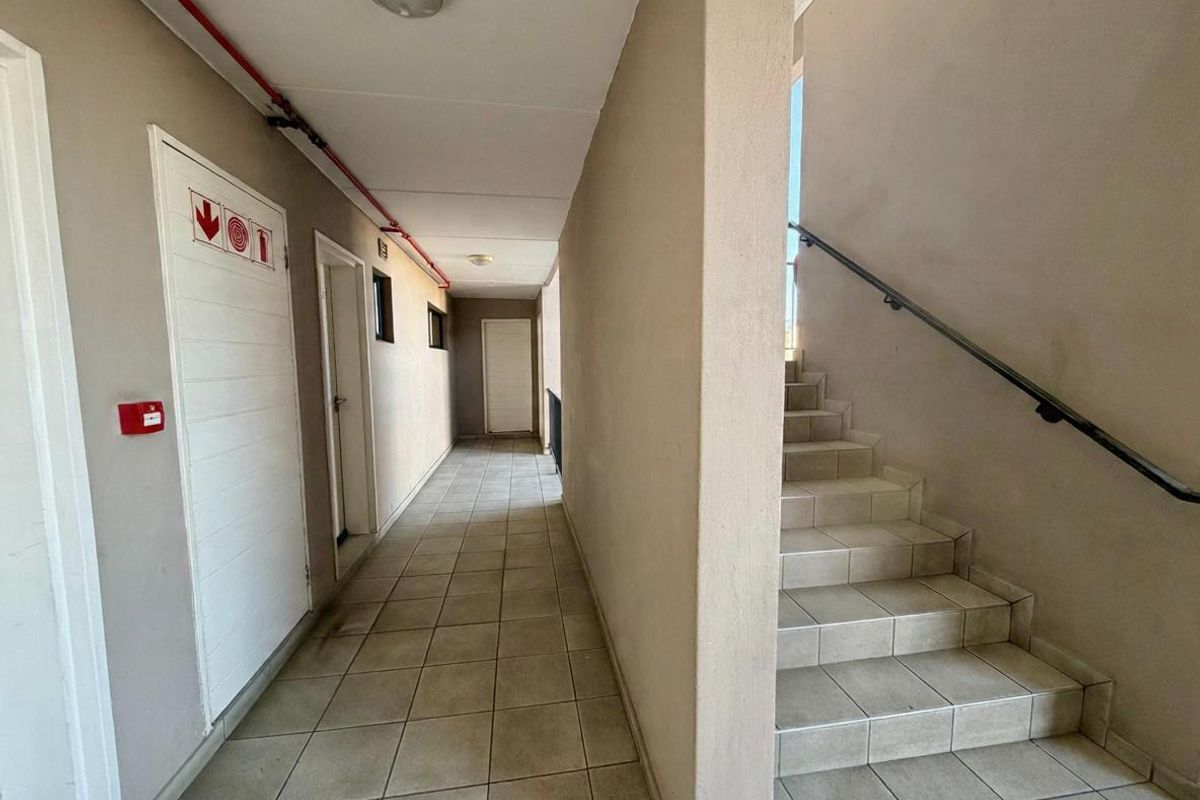MOVE-IN READY GEM ON THE 2ND FLOOR – YOUR NEW HOME AWAITS!  - Photo 3