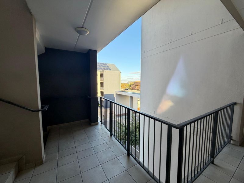MOVE-IN READY GEM ON THE 2ND FLOOR – YOUR NEW HOME AWAITS!  - Photo 2