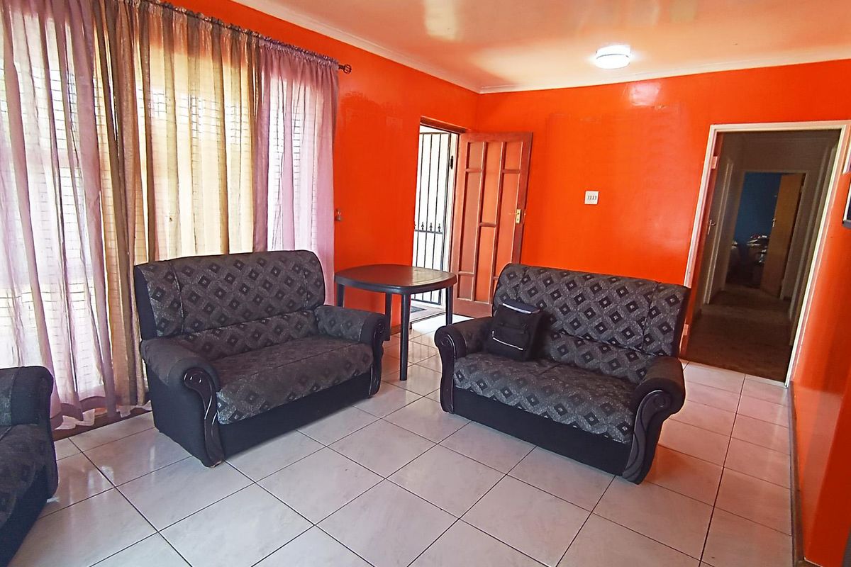 Family Home with Separate Flatlet, Flexible Living in Florida, Parow - Photo 3