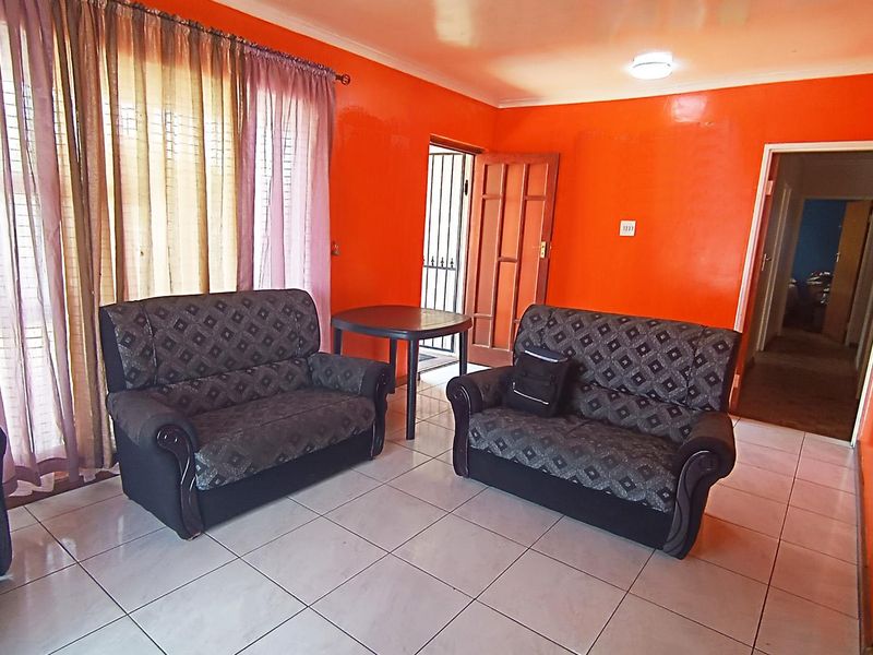 Family Home with Separate Flatlet, Flexible Living in Florida, Parow - Photo 3