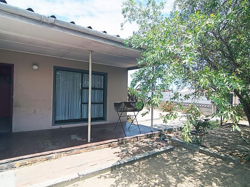 Family Home with Separate Flatlet, Flexible Living in Florida, Parow - Photo 2