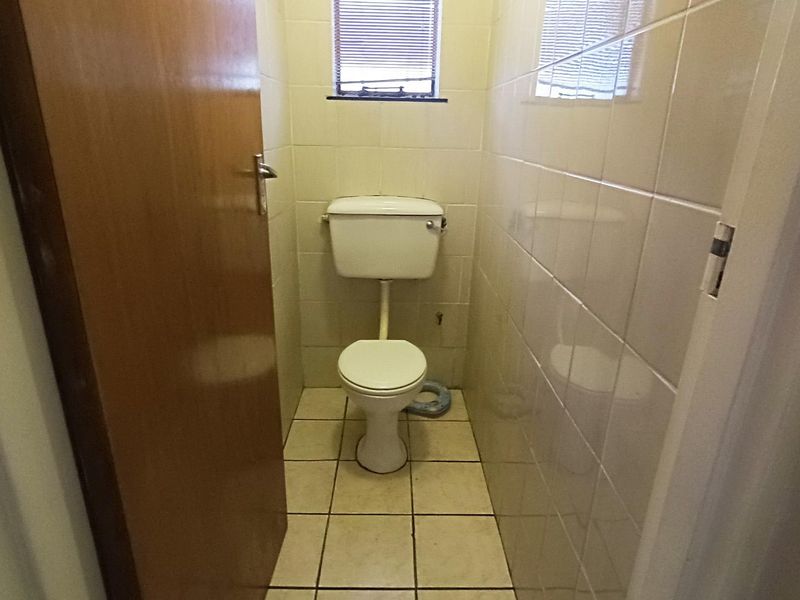 Family Home with Separate Flatlet, Flexible Living in Florida, Parow - Photo 10
