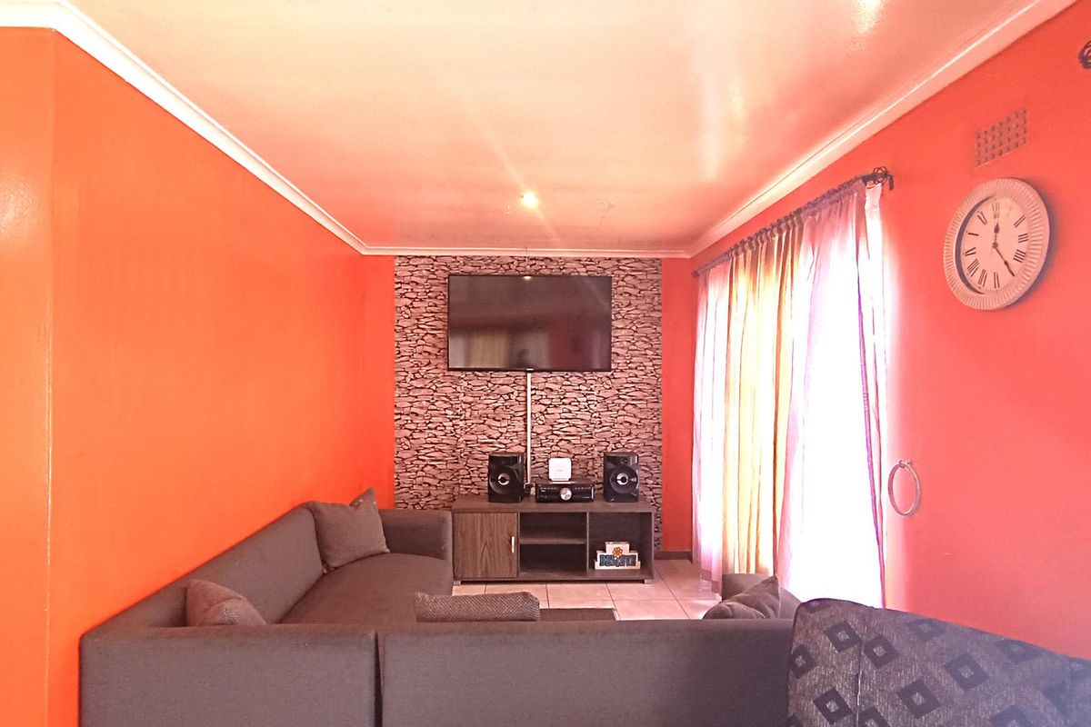 Family Home with Separate Flatlet, Flexible Living in Florida, Parow - Photo 5