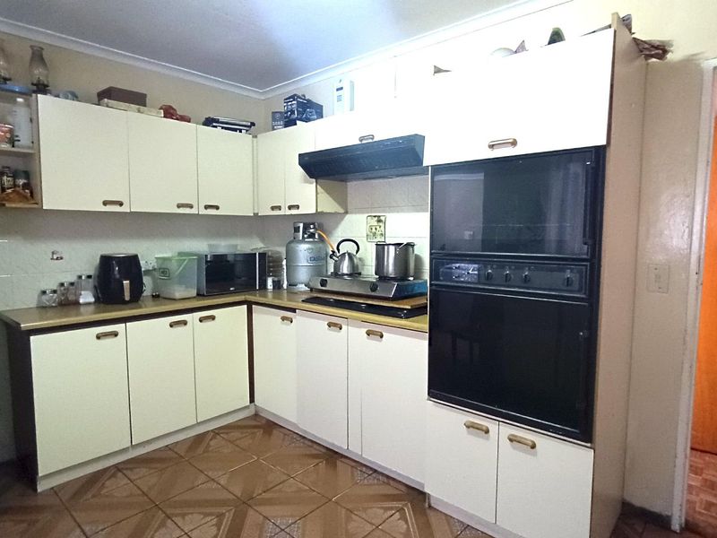 Family Home with Separate Flatlet, Flexible Living in Florida, Parow - Photo 7