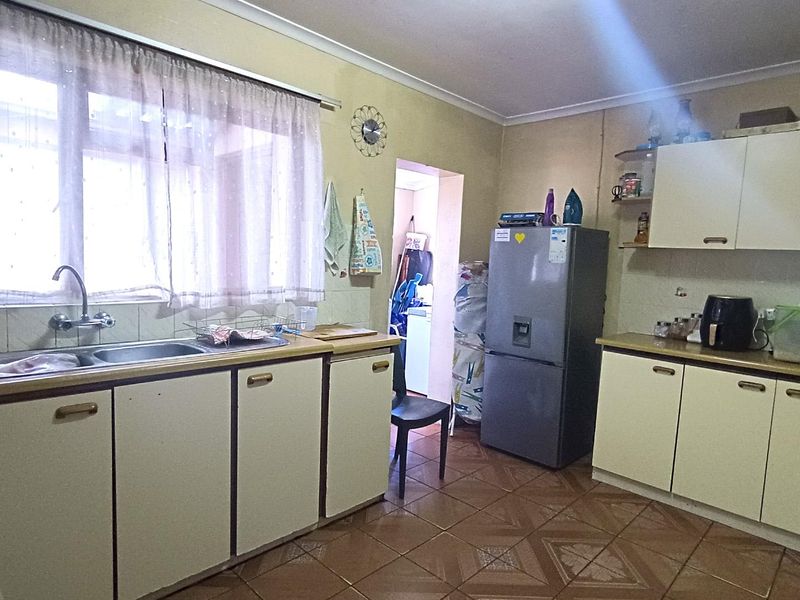 Family Home with Separate Flatlet, Flexible Living in Florida, Parow - Photo 6