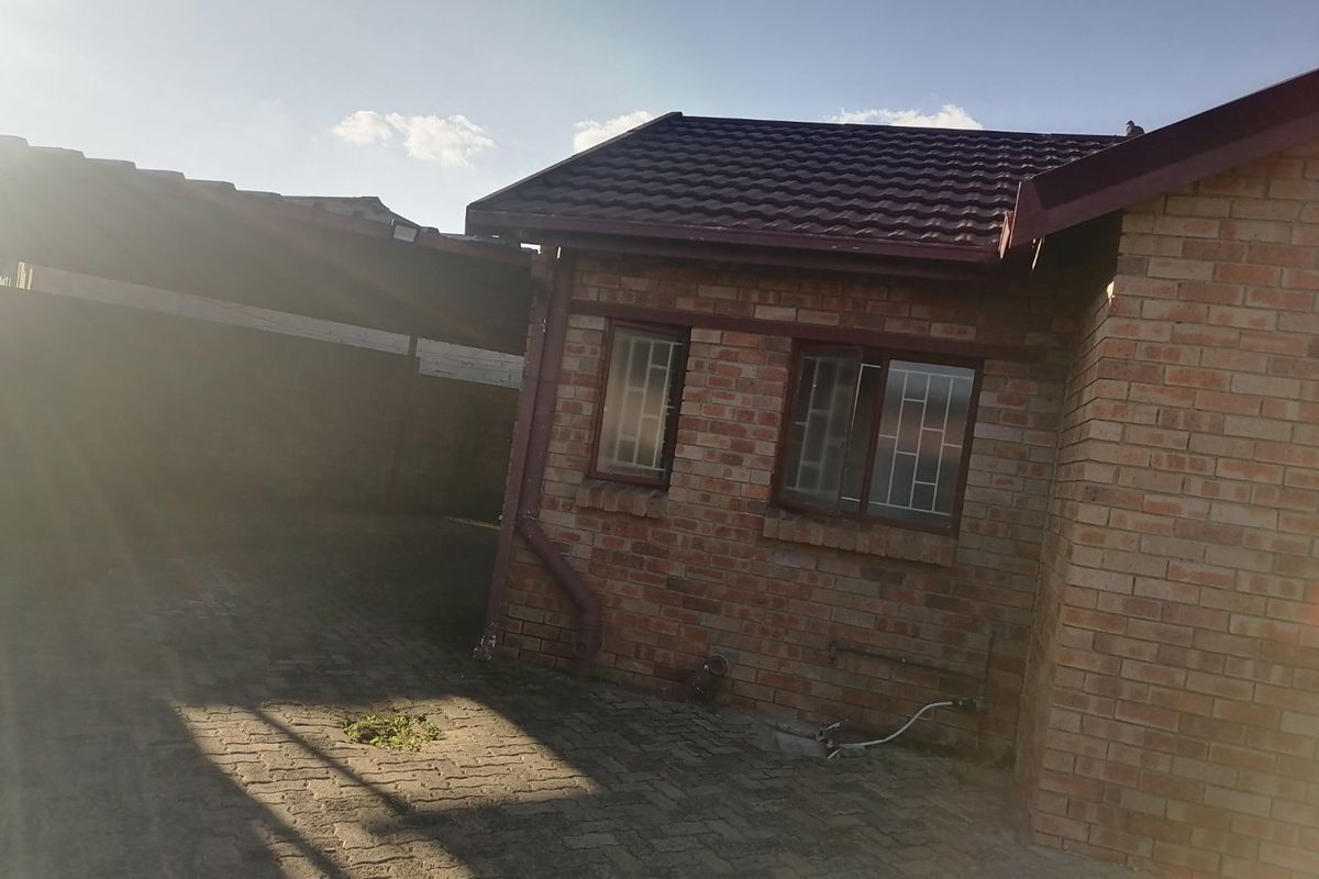 Lovely 3 bedroom family home to Rent in Vista Park - Photo 2